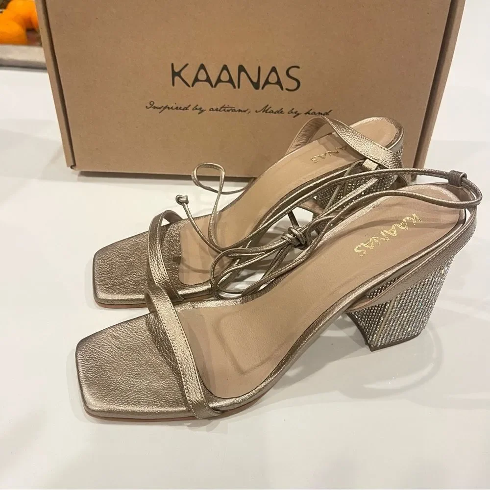 Kaanas Canary Block heel Silver Sandal Size 8 New in box - Picture 3 of 7